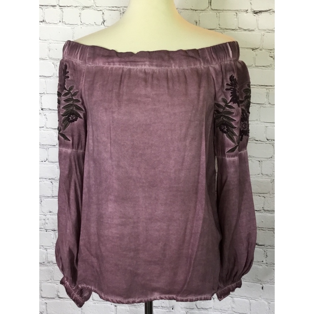 OFF THE SHOULDER EMBROIDERED Top